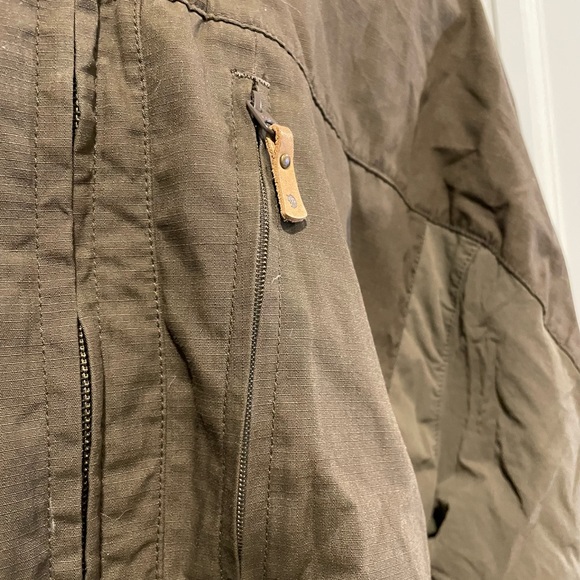 Fjäll Räven Kalfjäll Softshell Jacket - Kids XL- Army Green (Used) - Picture 7 of 13